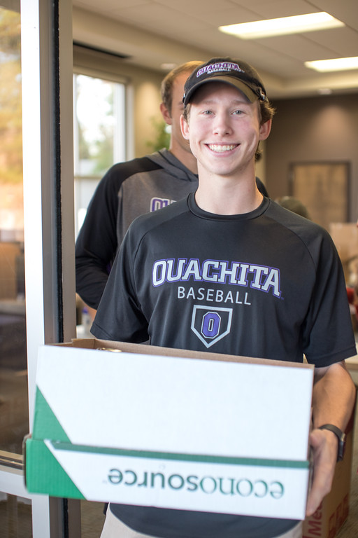 Students deliver Thanksgiving baskets