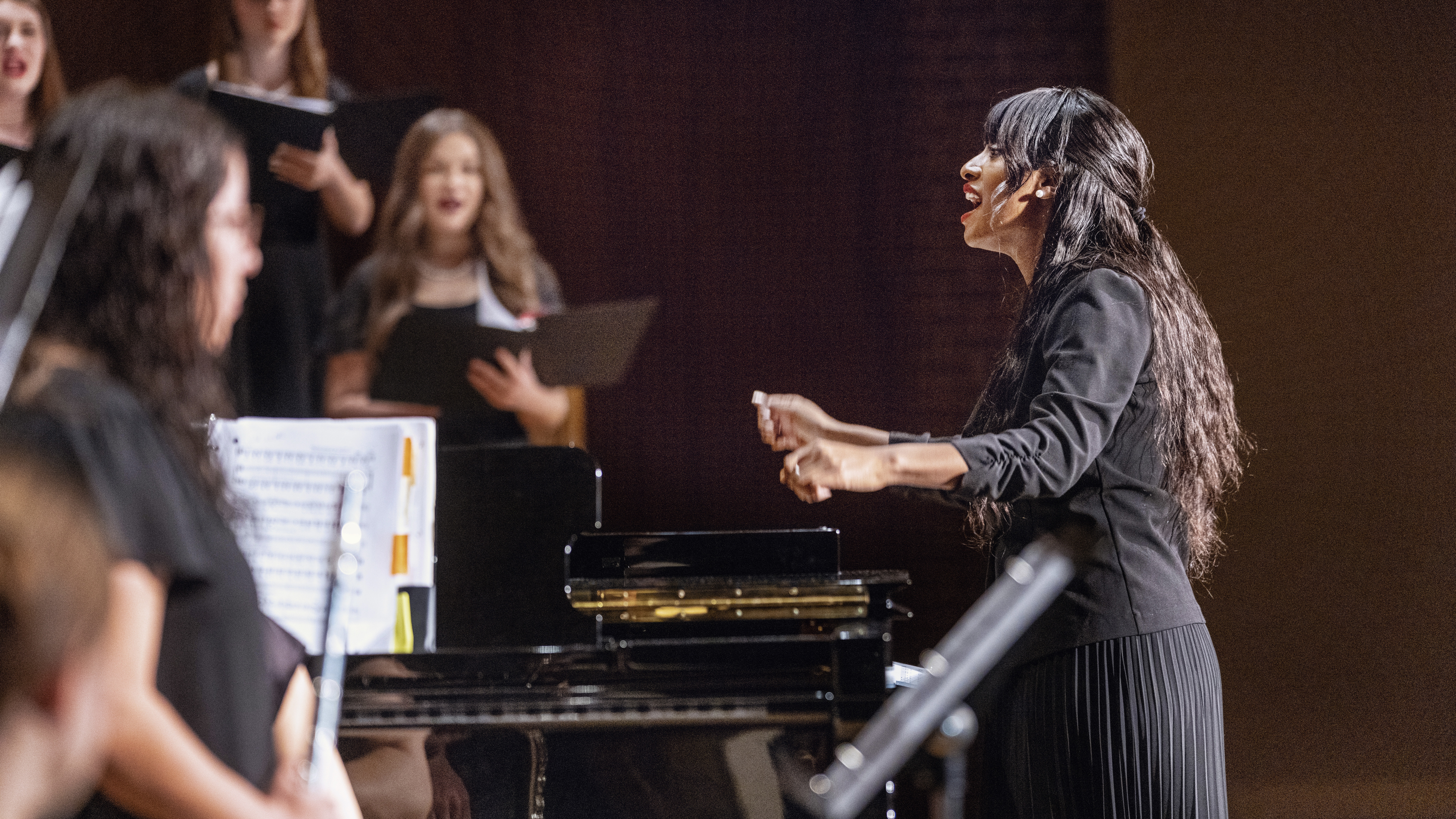 Dr. Natilan Crutcher conducts the Women's Chorus at Ouachita Baptist University